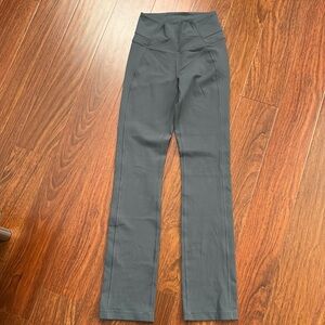 lululemon athletica gray straight leg pants size 4